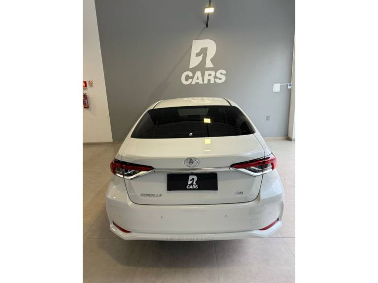TOYOTA - COROLLA - 2022/2023 - Branca - R$ 139.000,00