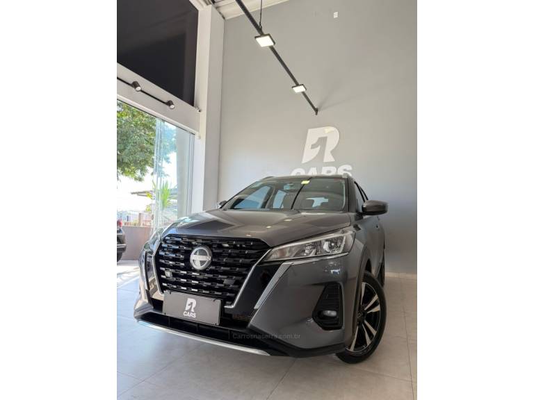 NISSAN - KICKS - 2022/2023 - Cinza - R$ 110.000,00