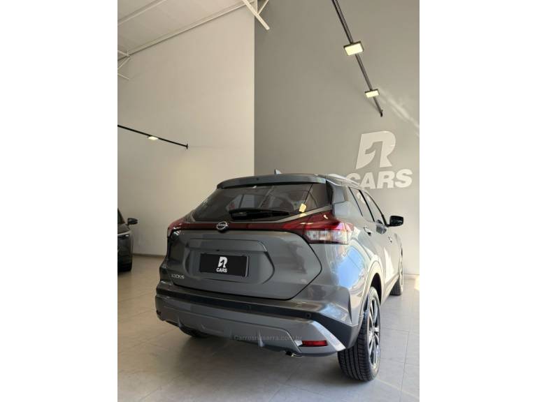NISSAN - KICKS - 2022/2023 - Cinza - R$ 110.000,00