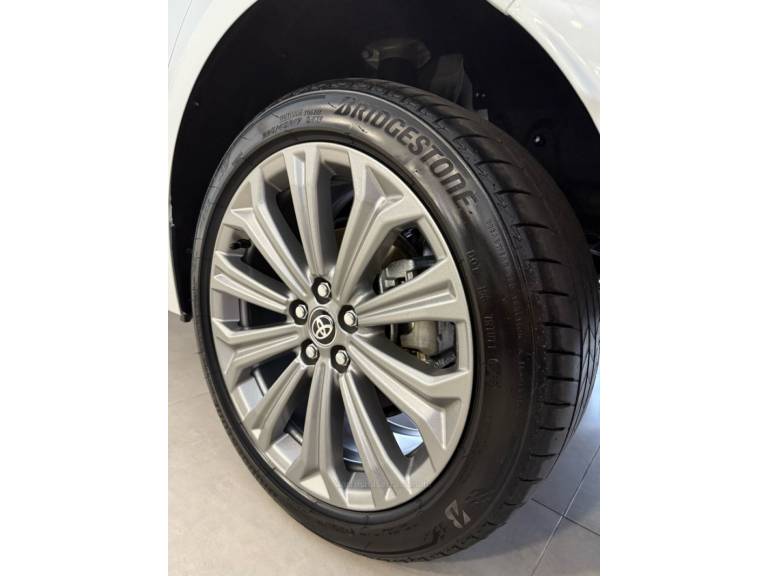 TOYOTA - COROLLA - 2022/2023 - Branca - R$ 139.000,00