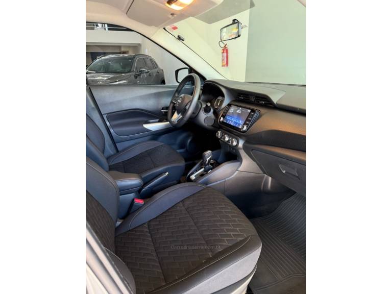 NISSAN - KICKS - 2022/2023 - Cinza - R$ 110.000,00